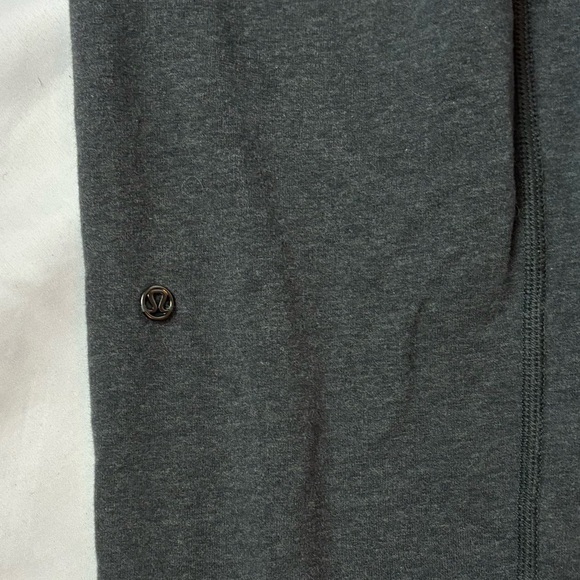Lululemon Joggers Women’s 6 Grey Stretch Zipper Pockets No Drawstring EUC - Picture 4 of 8
